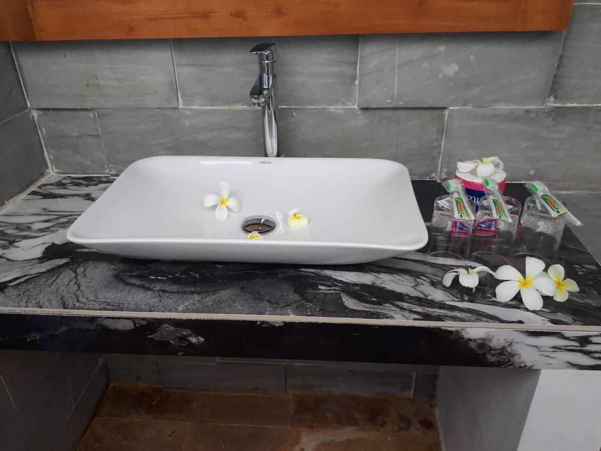 Coco Bale Hotel Gili Meno Luaran gambar